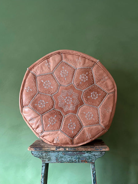 GIFT IDEA : Moroccan Leather store fuschia pouf